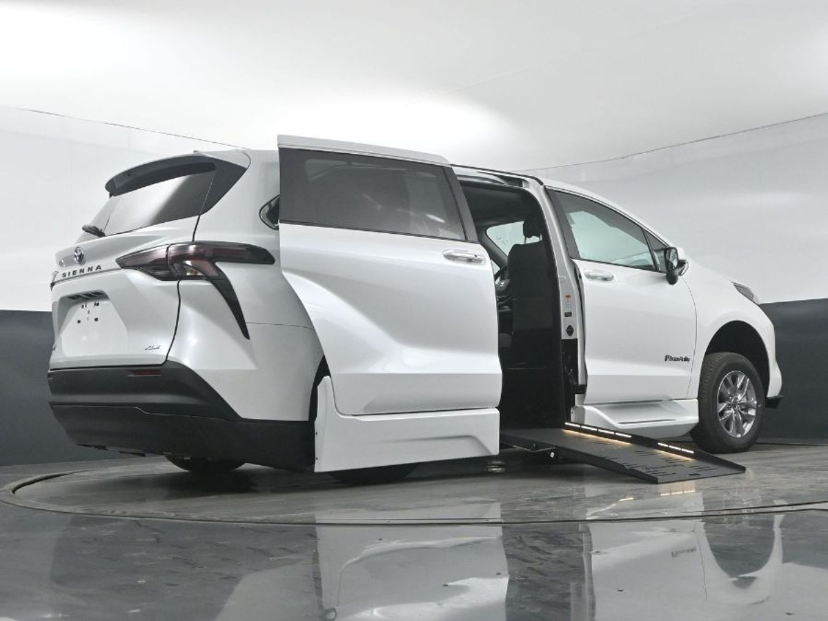 2025 TOYOTA SIENNA - Image 21