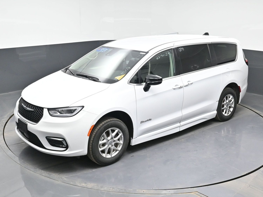 Used 2024 Chrysler Pacifica Touring L - BraunAbility Side Entry Entry Fold Out Automatic Ramp