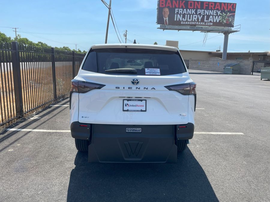 New 2025 Toyota Sienna Hybrid LE - Vantage Mobility Commercial Rear Entry Entry Fold Out Manual Ramp