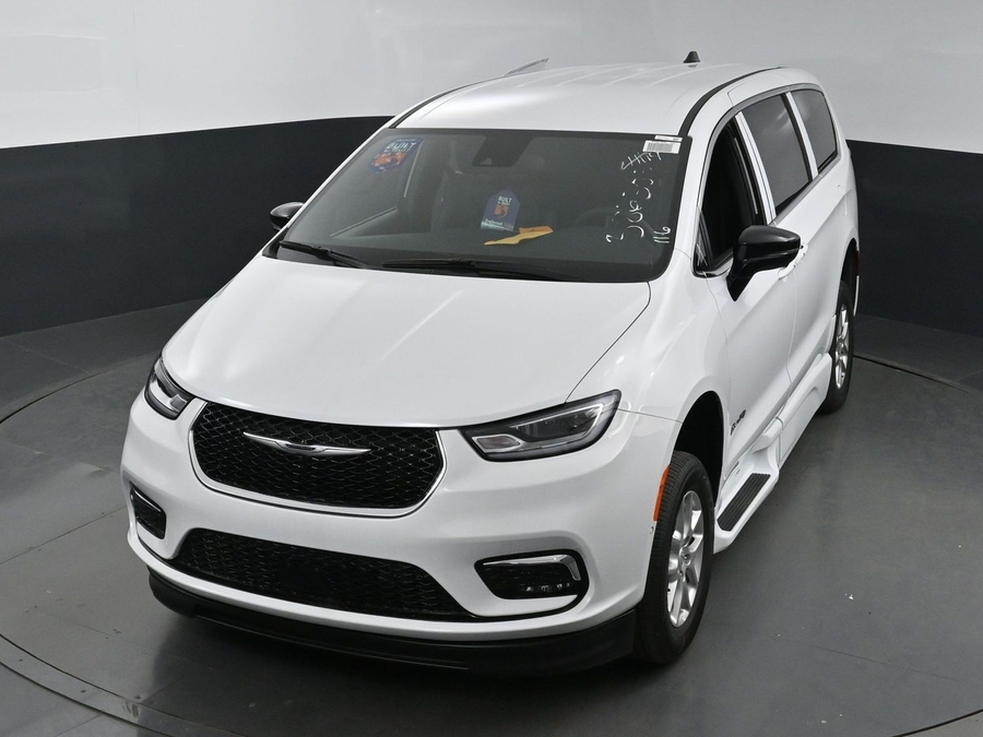 New 2025 Chrysler Pacifica Select Safety - BraunAbility Side Entry Entry Fold Out Automatic Ramp
