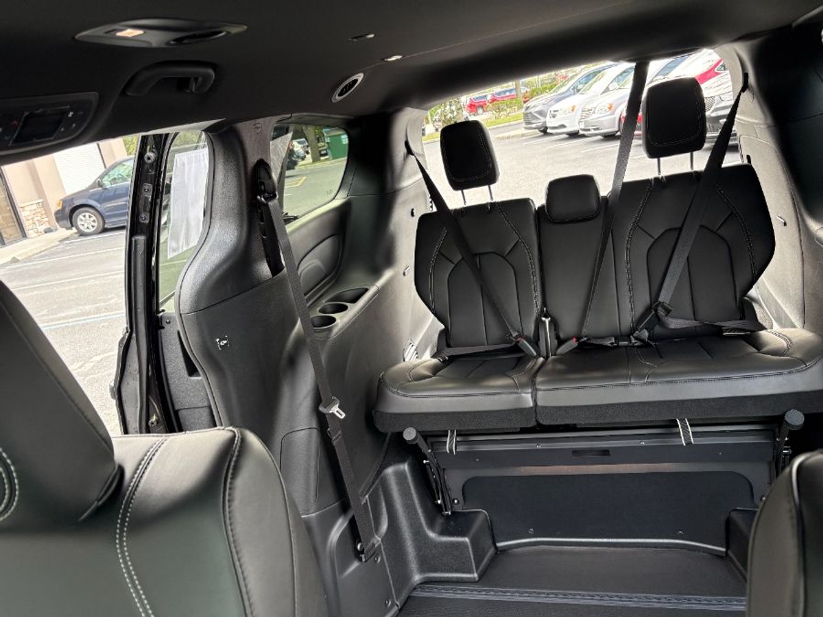 2025 CHRYSLER PACIFICA - Image 13