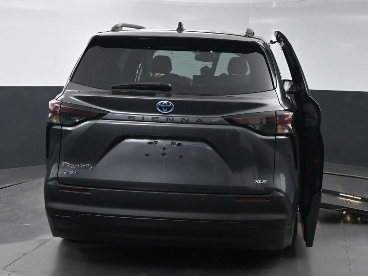 2025 TOYOTA SIENNA - Image 6