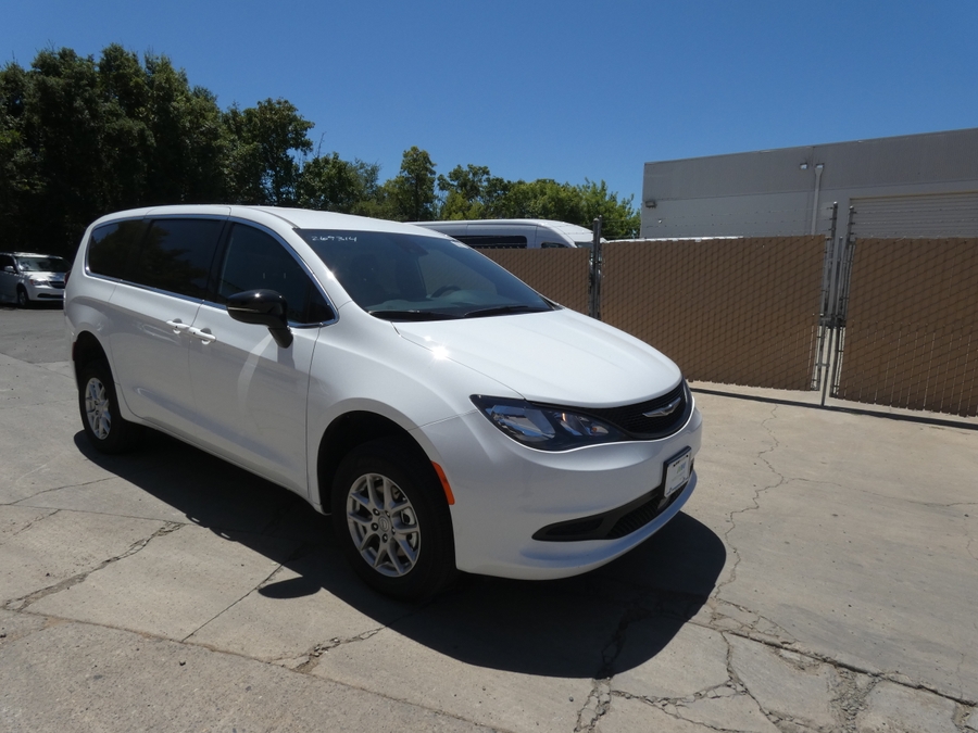 2026 Chrysler Voyager LX - Photo 13
