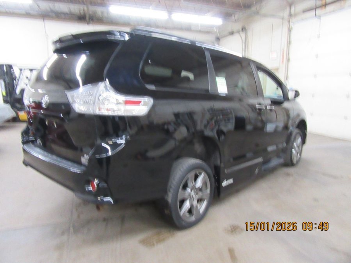 2019 TOYOTA SIENNA - Image 16