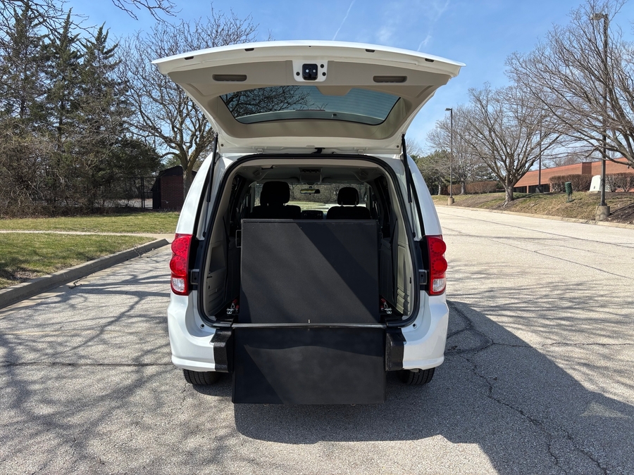 Used 2016 Dodge Grand Caravan SE - OTH Rear Entry Entry Fold Out Manual Ramp