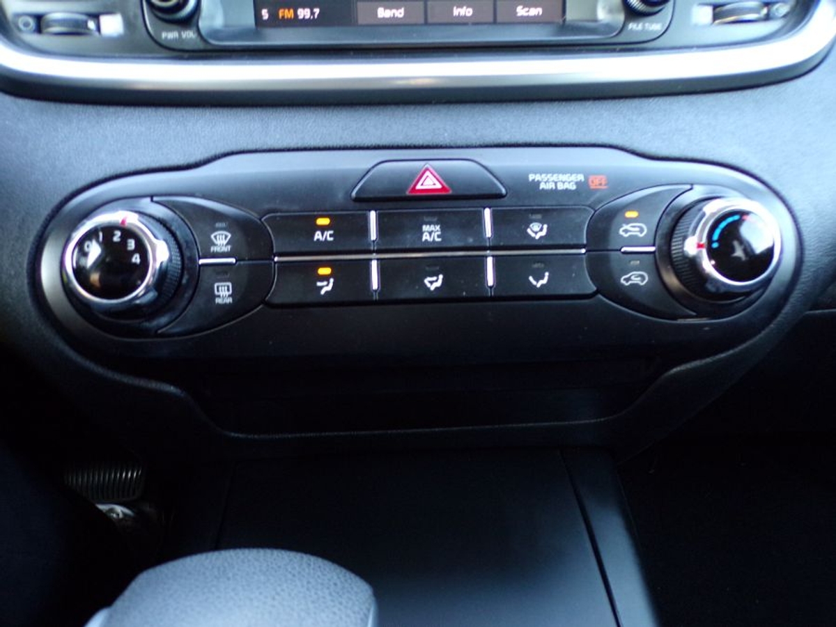 2020 KIA SORENTO - Image 21