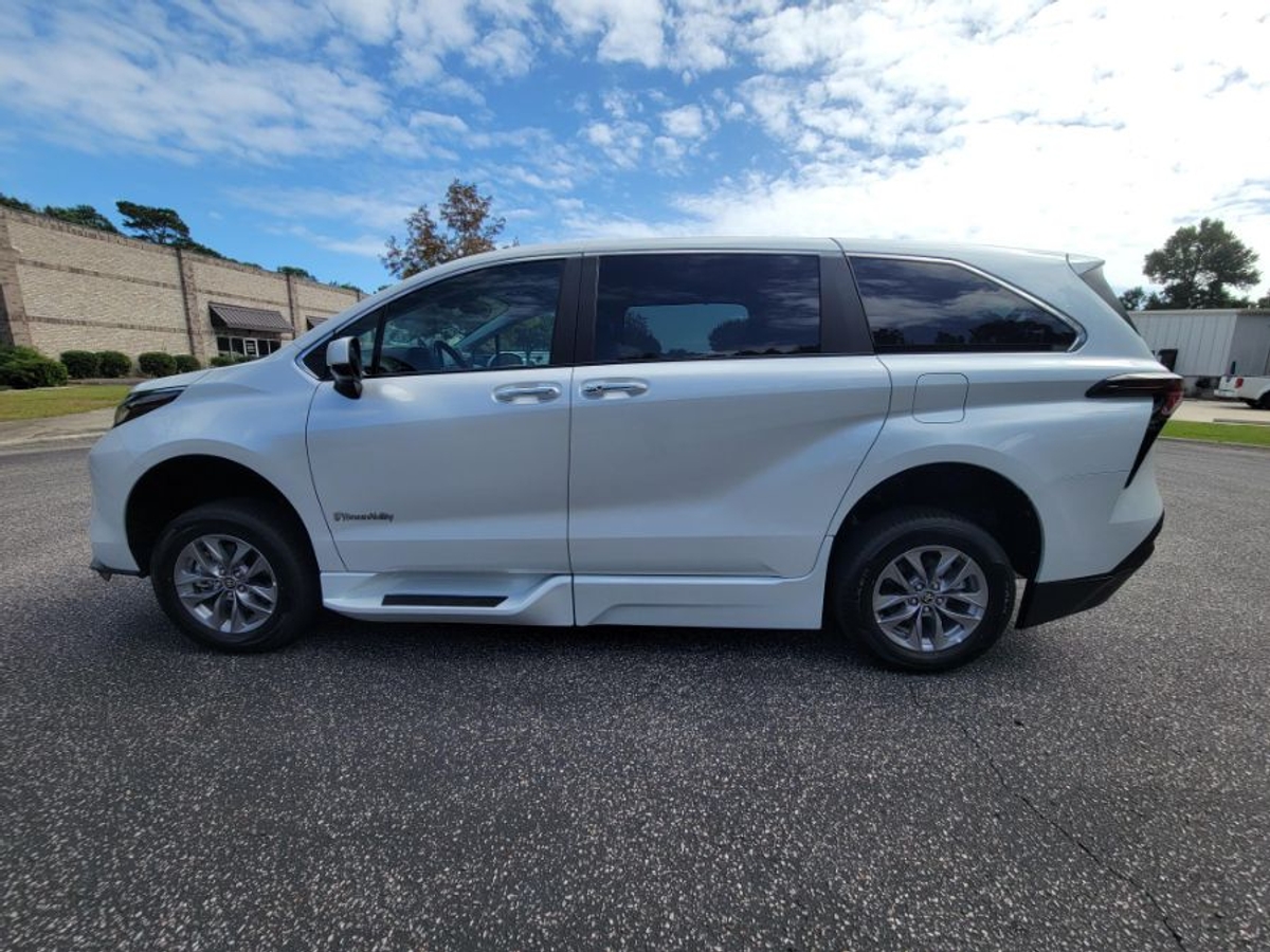 2025 TOYOTA SIENNA - Image 7