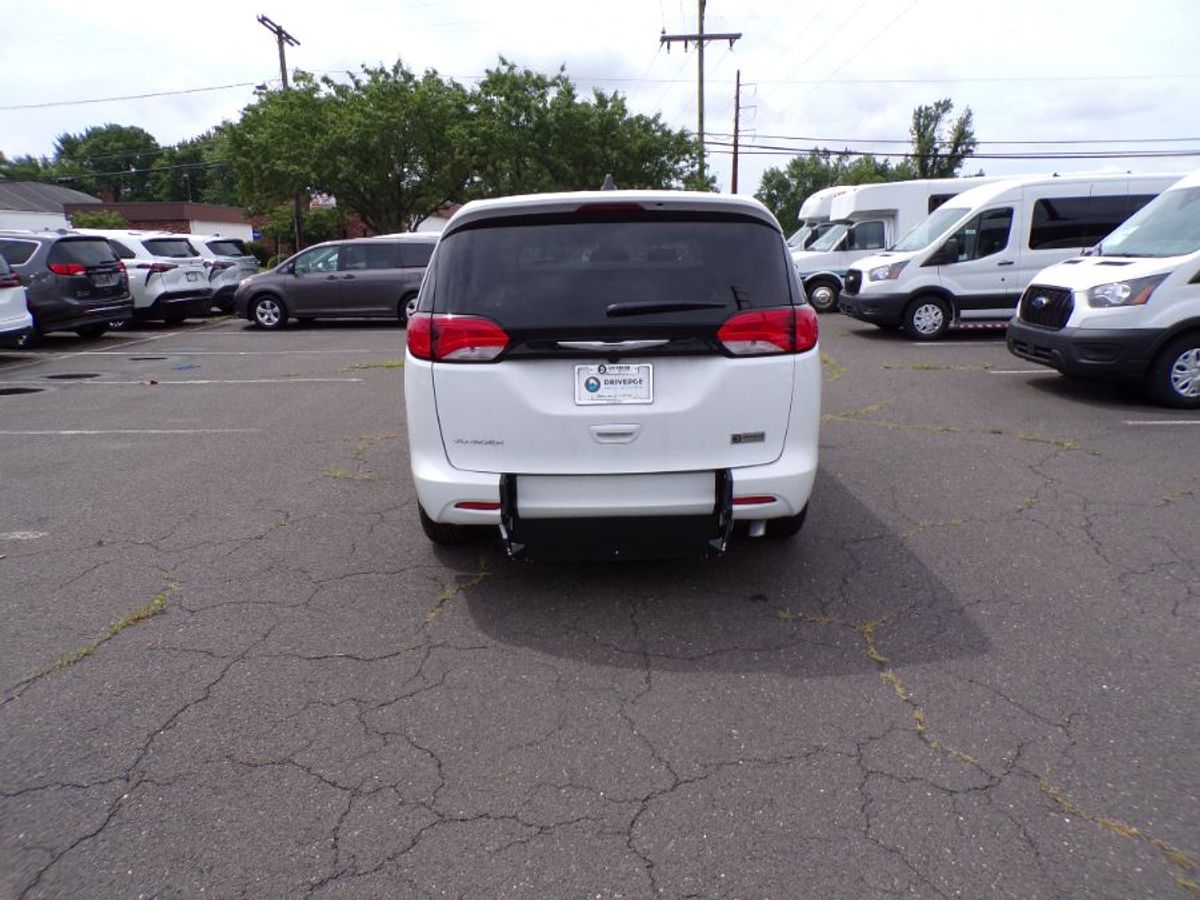 2024 CHRYSLER VOYAGER - Image 4