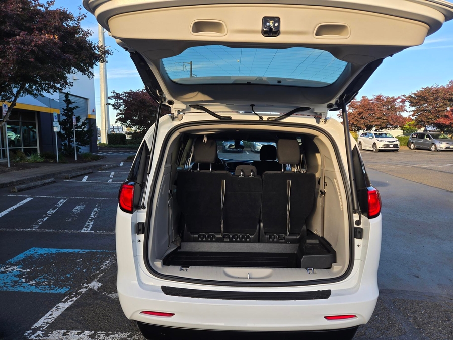 Used 2022 Chrysler Voyager LX - VMI Side Entry Fold Out Automatic Ramp