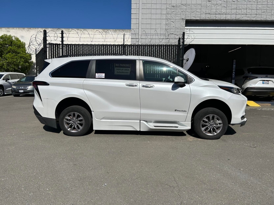 Used 2023 Toyota Sienna Hybrid XLE - BraunAbility Side Entry Entry Fold Out Automatic Ramp