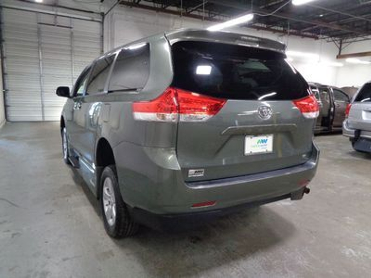 2014 TOYOTA SIENNA - Image 14
