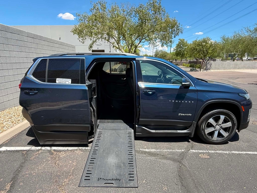 Used 2023 Chevrolet Traverse 3LT - BraunAbility Side Entry In Floor Automatic Ramp