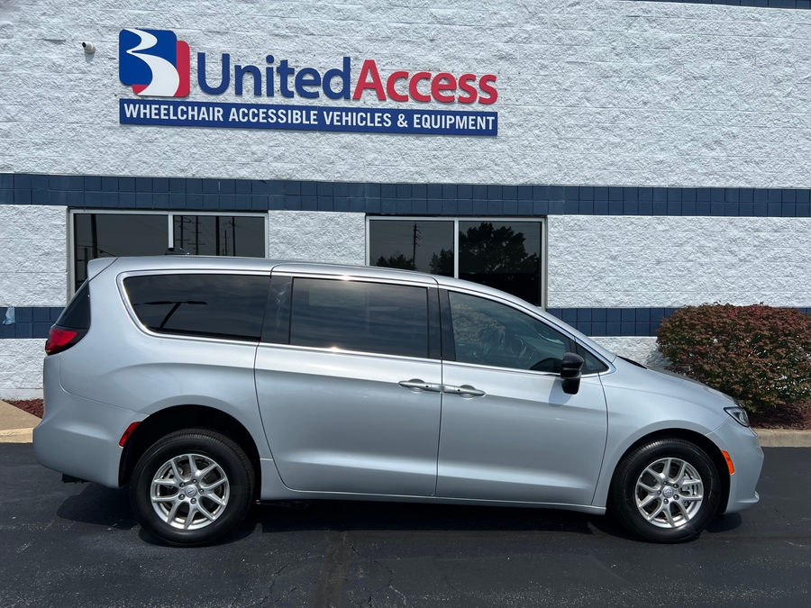 Used 2026 Chrysler Pacifica Select - ATS Commercial Rear Entry Fold Out Manual Ramp