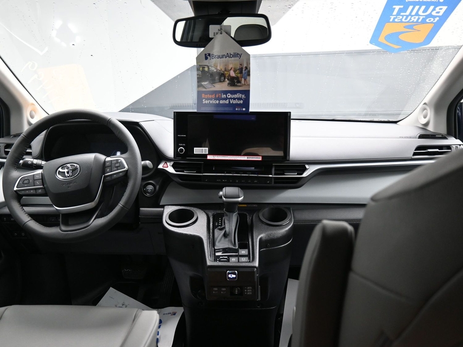 New 2025 Toyota Sienna Hybrid XLE Plus - BraunAbility Side Entry Entry Fold Out Automatic Ramp