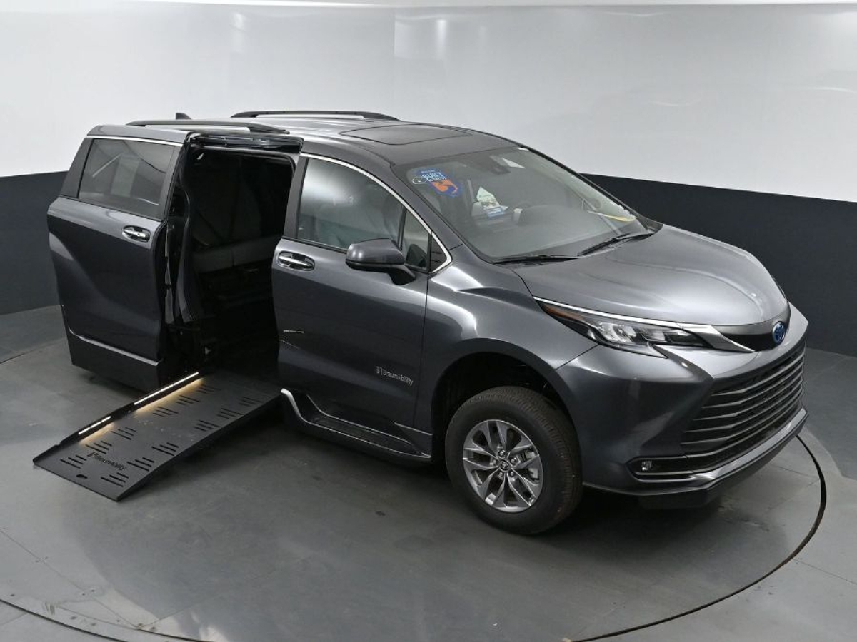 2025 TOYOTA SIENNA - Image 23