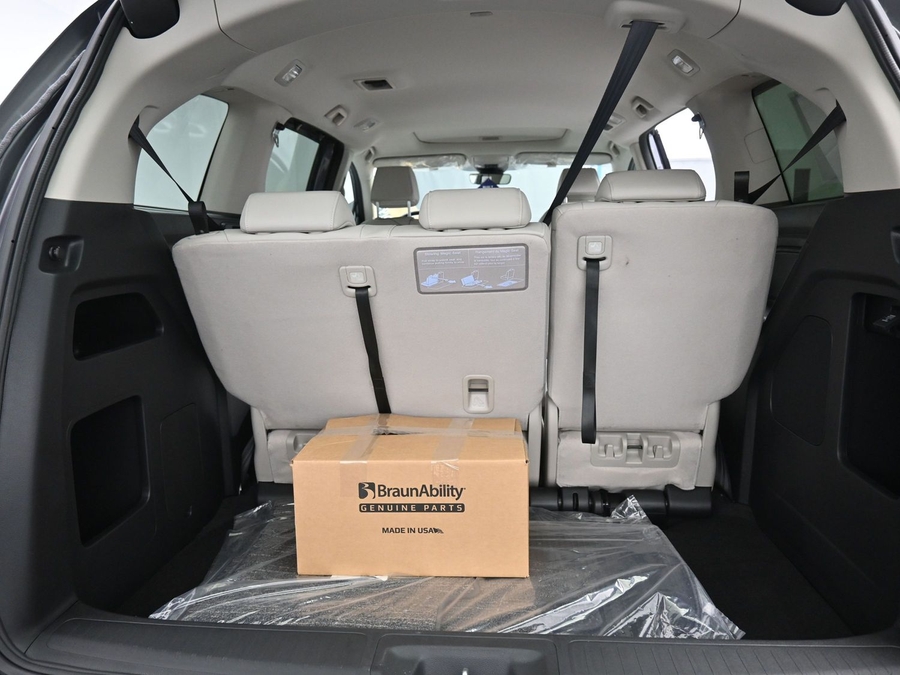 Grey Honda Odyssey image number 11