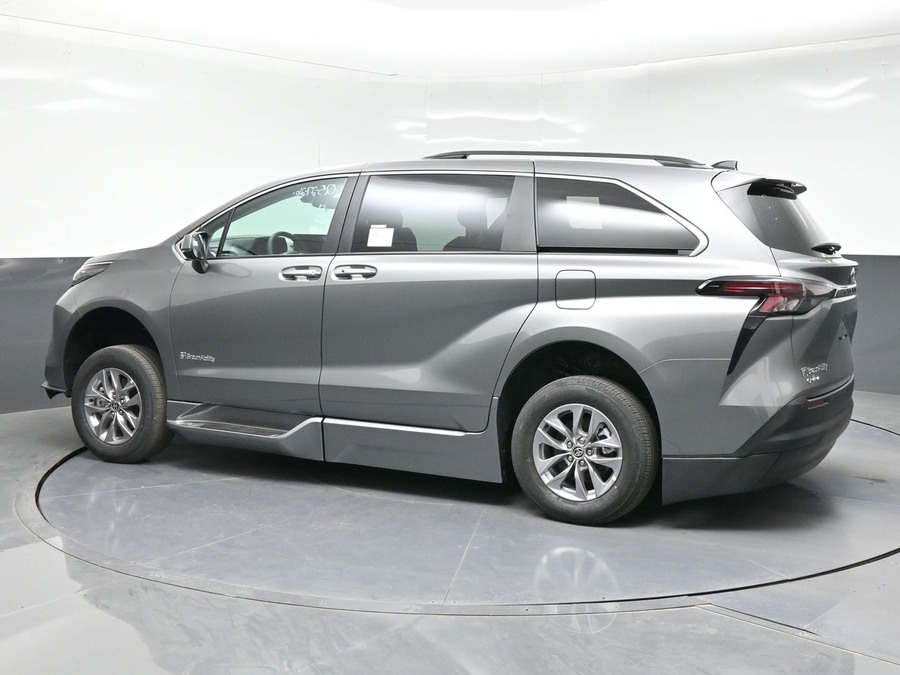 New 2026 Toyota Sienna Hybrid XLE Add - BraunAbility Side Entry In Floor Automatic Ramp