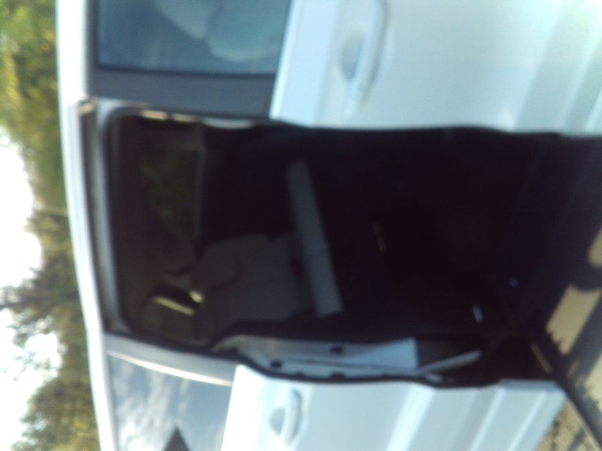 White Honda Odyssey image number 21