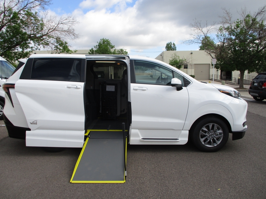 New 2025 Toyota Sienna Hybrid LE - Vantage Mobility Commercial Side Entry Entry In Floor Manual Ramp