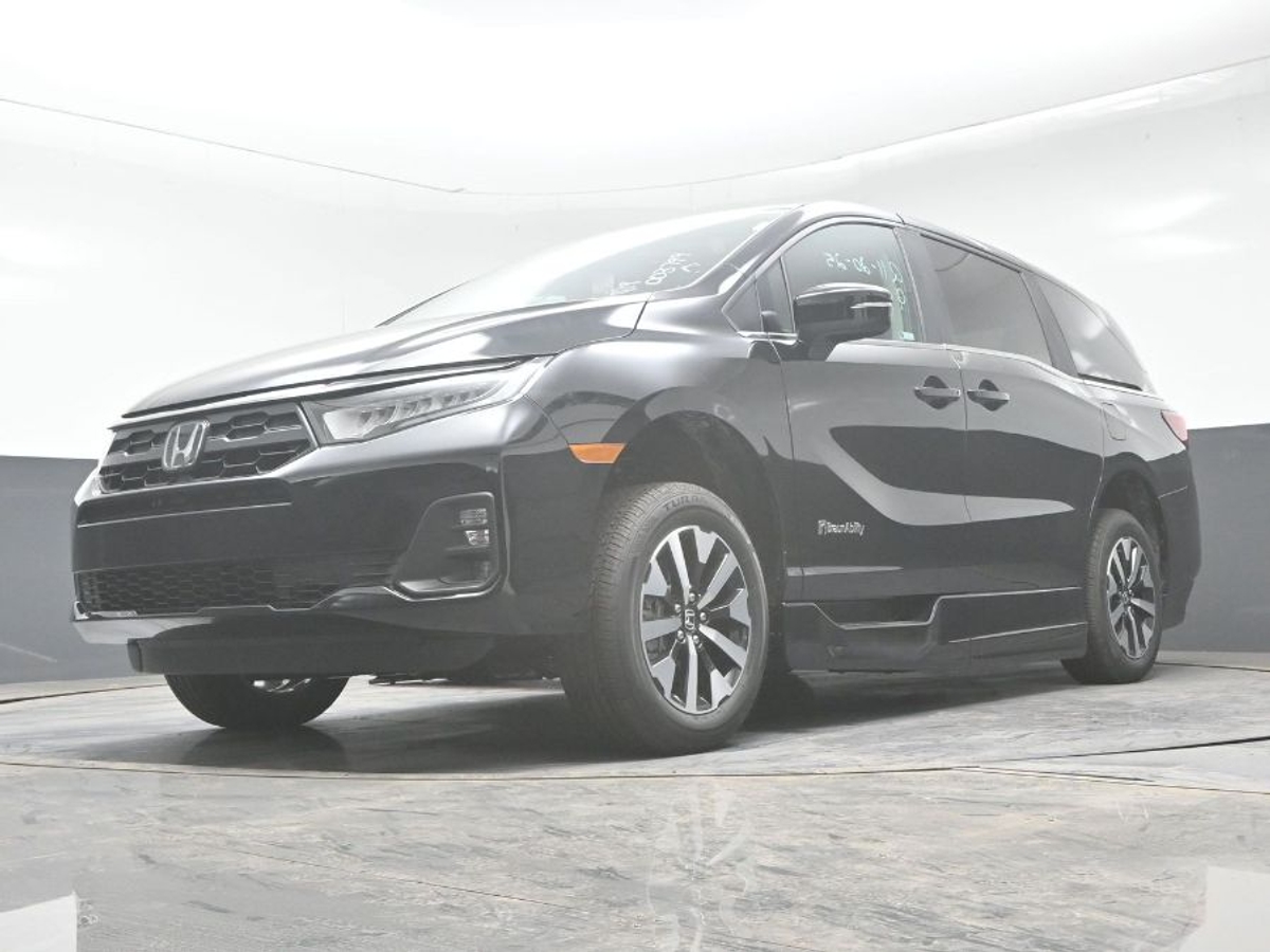 Black Honda Odyssey image number 19