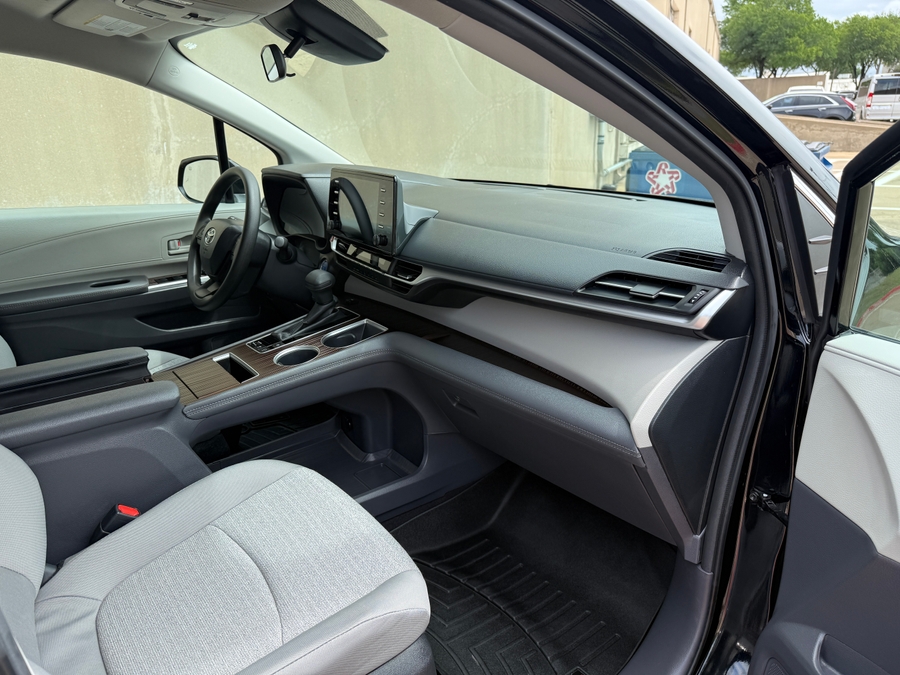 Used 2024 Toyota Sienna Hybrid LE - BraunAbility Rear Entry Entry Fold Out Manual Ramp