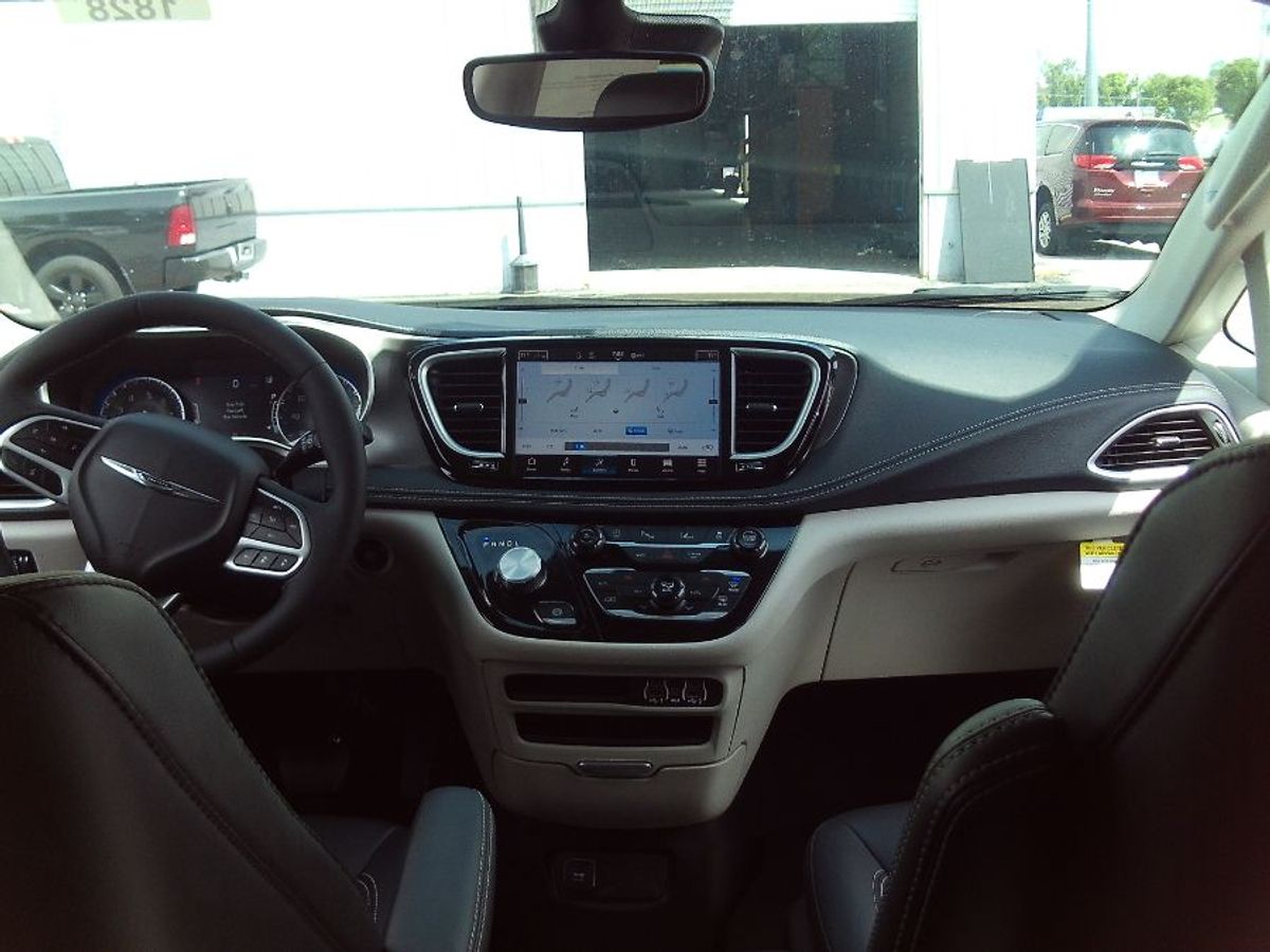 Blue Chrysler Pacifica image number 8