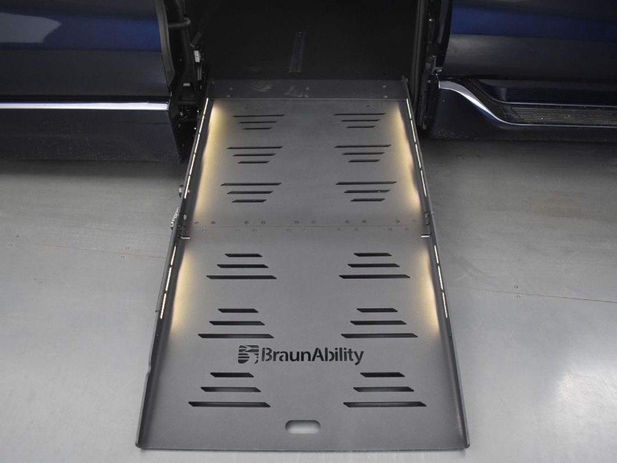 2025 TOYOTA SIENNA - Image 11