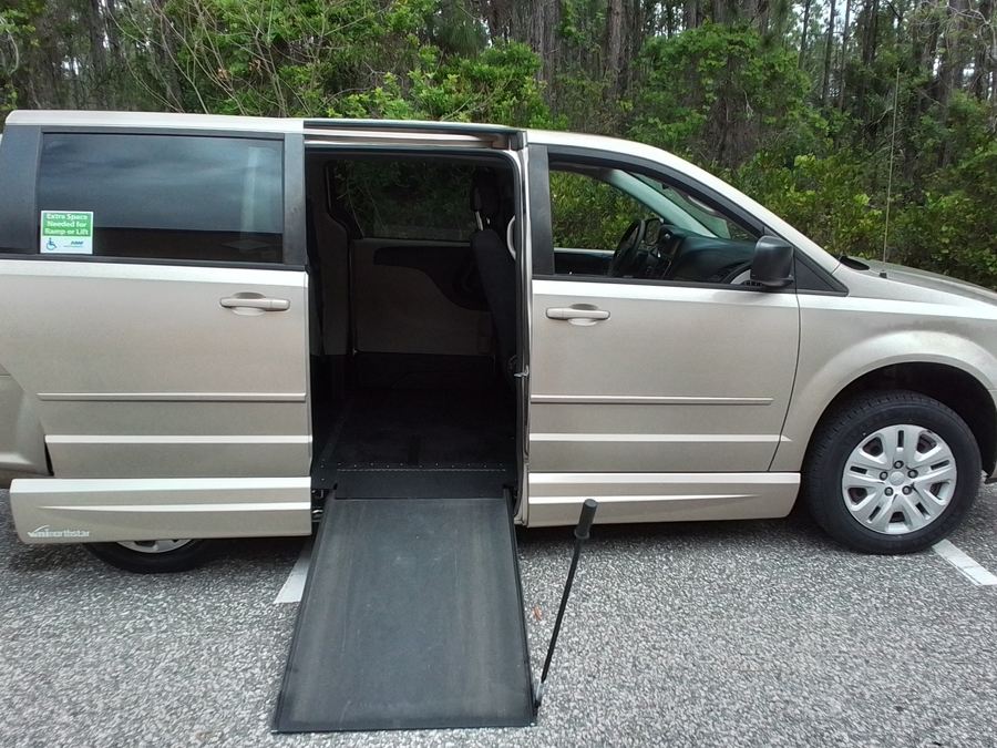 Brown Dodge Grand Caravan image number 10