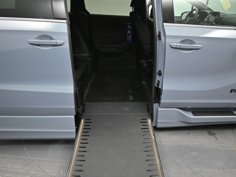 New 2026 Honda Odyssey Sport - BraunAbility Side Entry In Floor Automatic Ramp