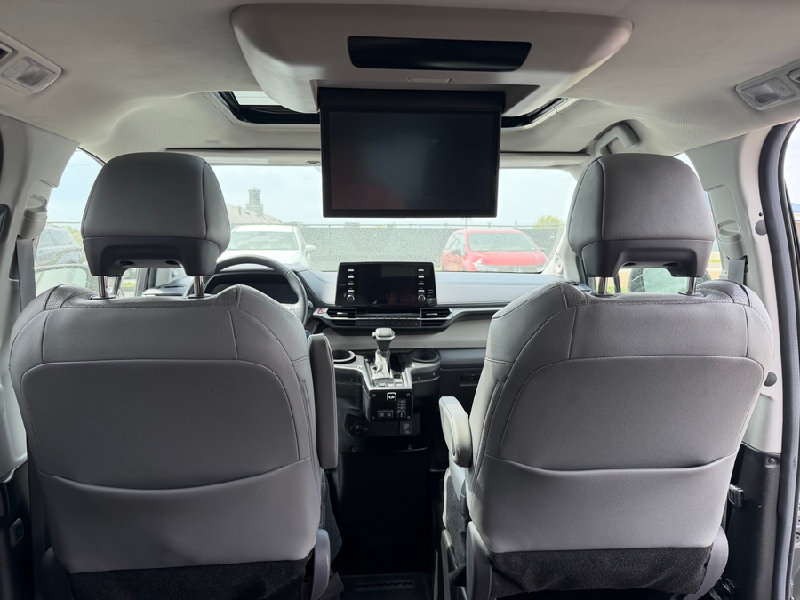 Used 2021 Toyota Sienna Hybrid Limited - BraunAbility Side Entry Entry Fold Out Automatic Ramp