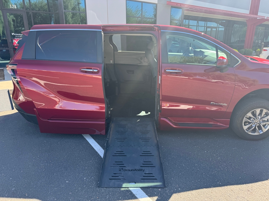 Used 2024 Toyota Sienna Hybrid XLE Base - BraunAbility Side Entry Entry Fold Out Automatic Ramp