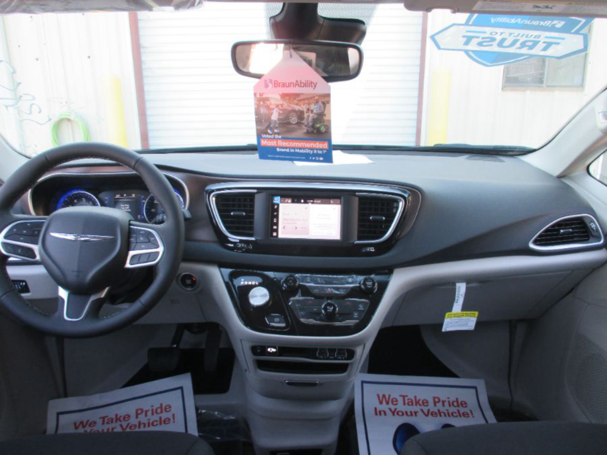 2023 CHRYSLER VOYAGER - Image 19