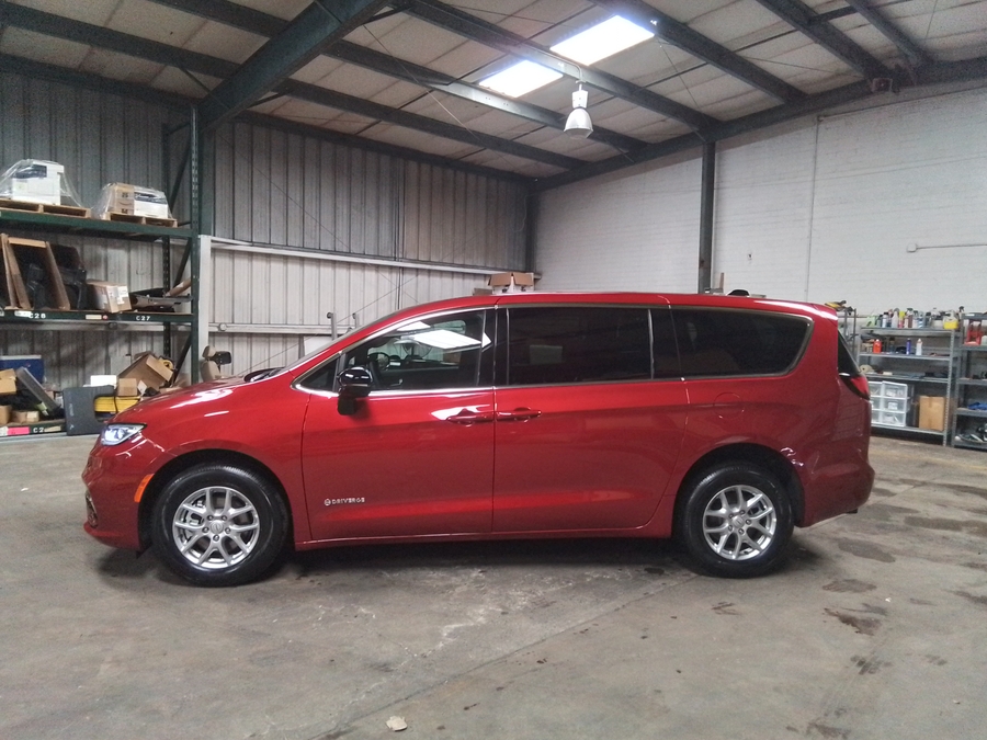 Número de imagen rojo Chrysler Pacifica 3