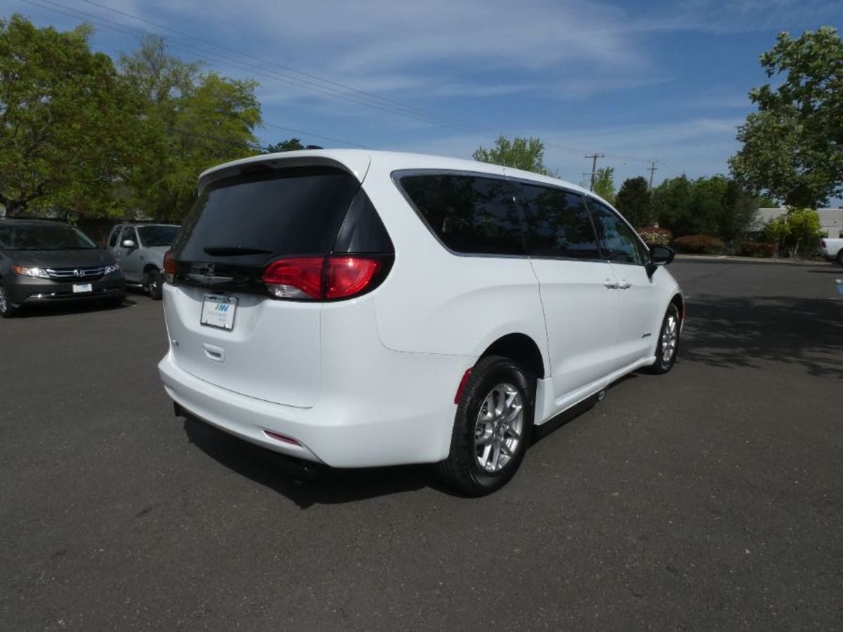 2024 CHRYSLER VOYAGER - Image 7