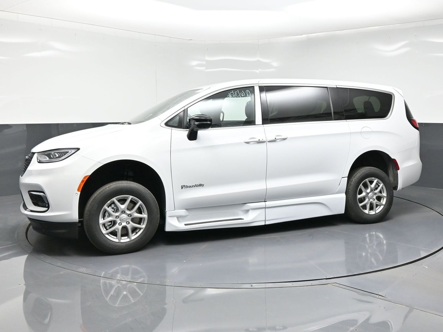 White Chrysler Pacifica image number 2