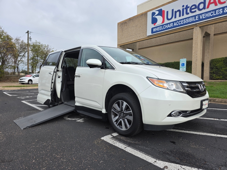 2014 Honda Odyssey Touring Elite's photo