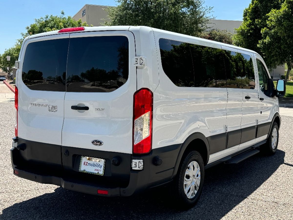 White Ford T350 image number 4