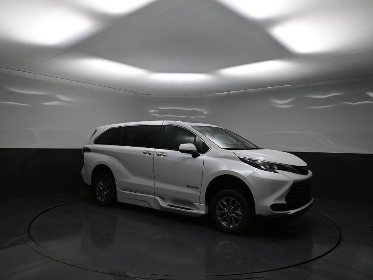 2025 TOYOTA SIENNA - Image 17