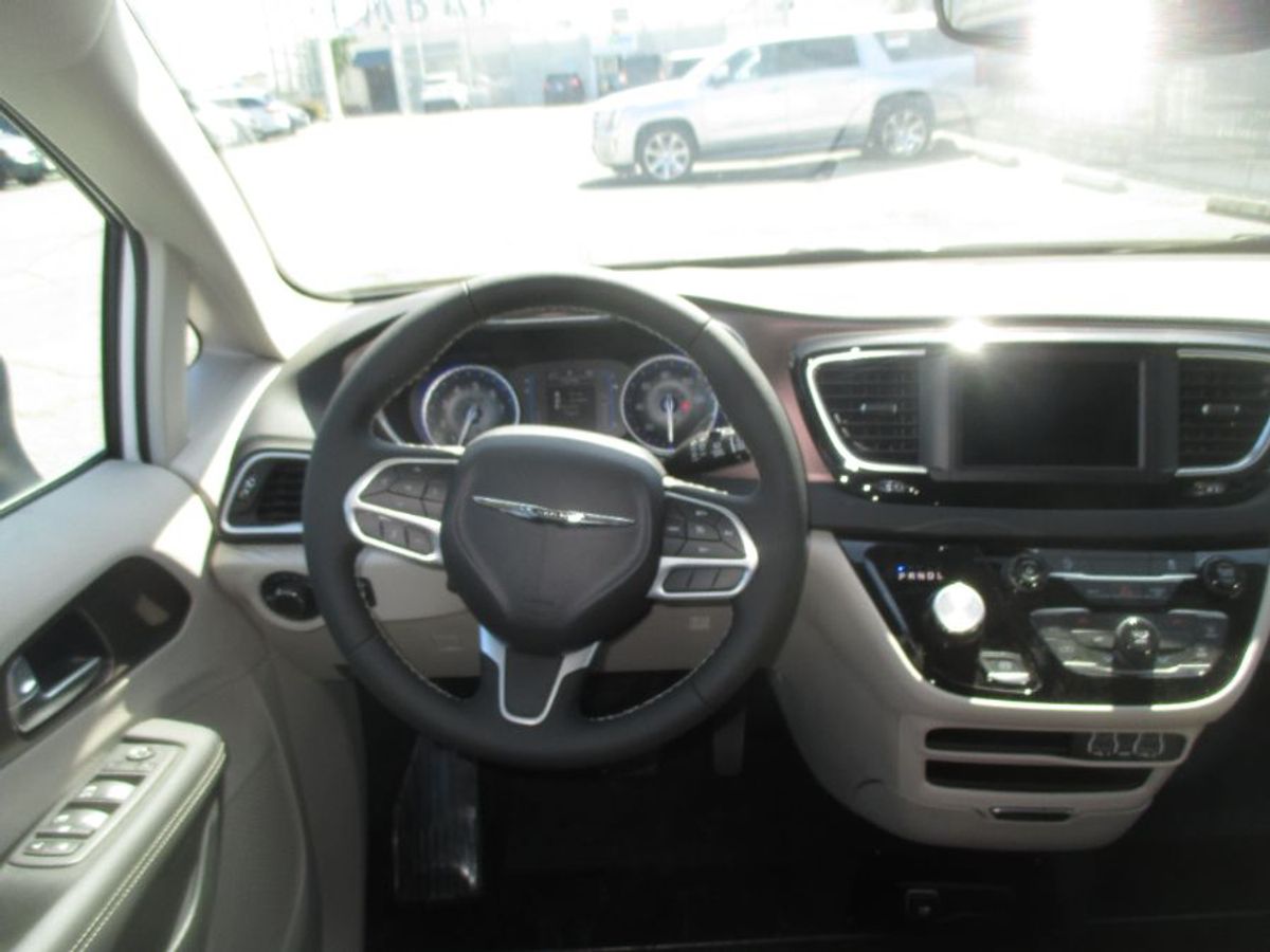 2024 CHRYSLER VOYAGER - Image 11