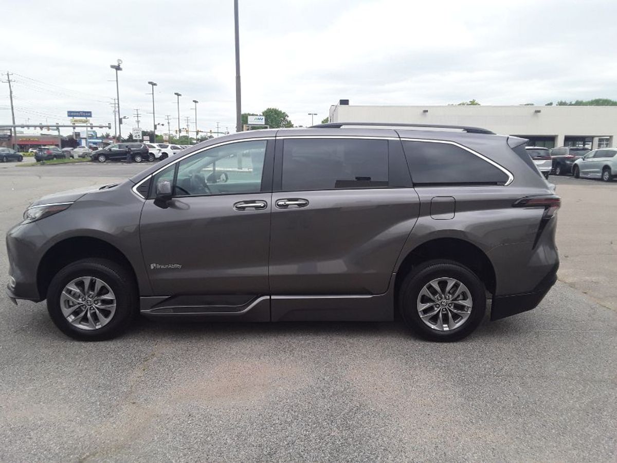 2023 TOYOTA SIENNA - Image 13