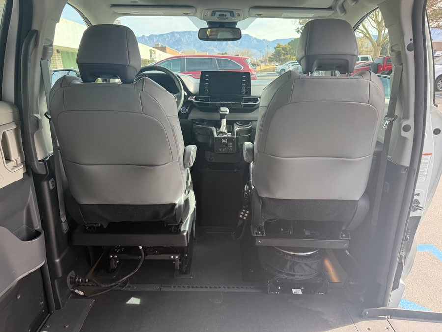 Used 2022 Toyota Sienna Hybrid XLE Plus - BraunAbility Side Entry Entry Fold Out Automatic Ramp