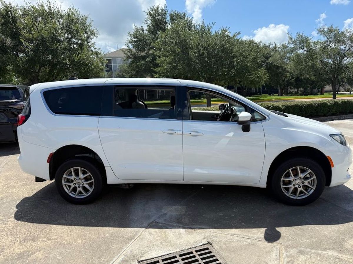 2022 CHRYSLER VOYAGER - Image 2