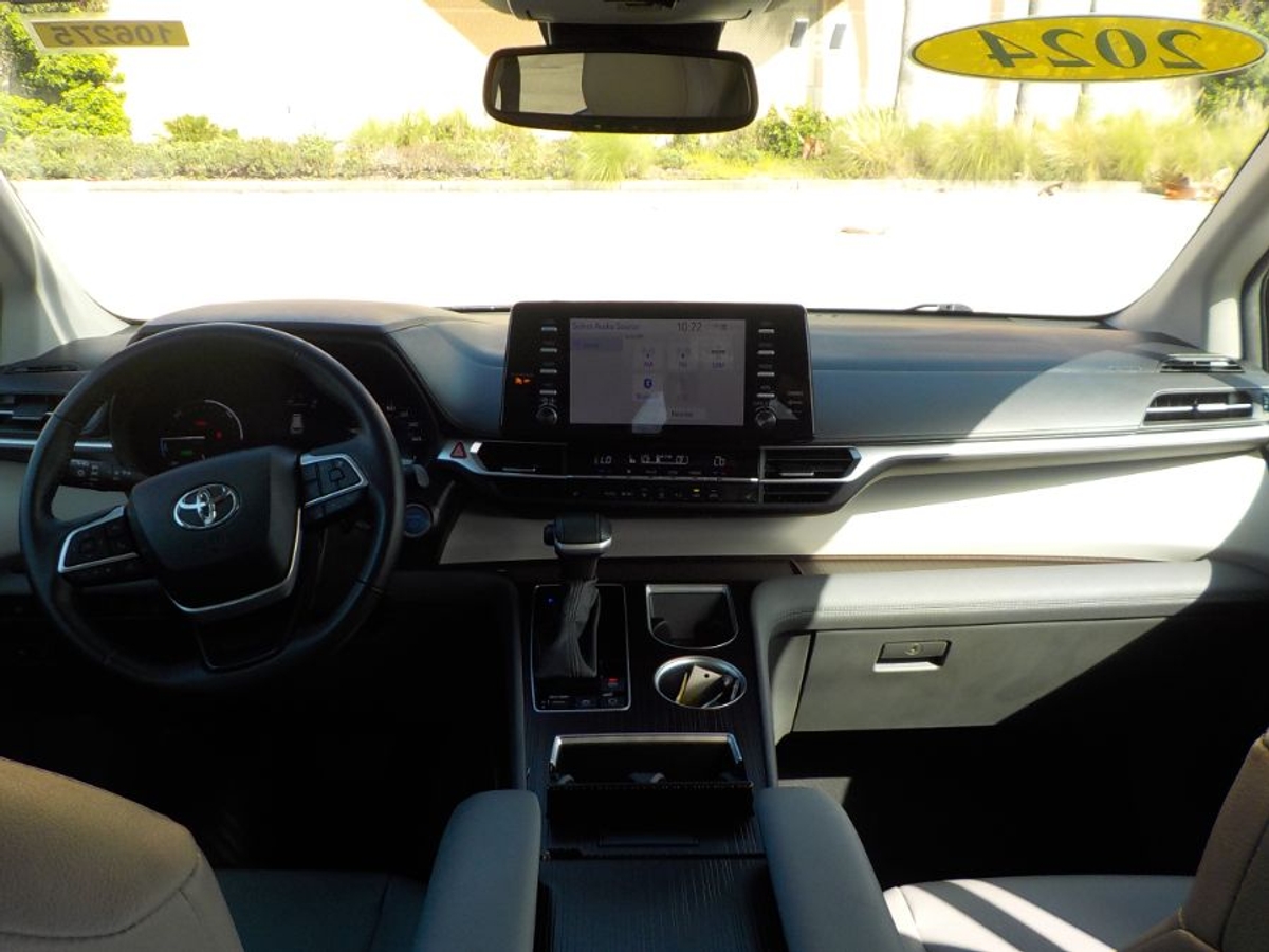 2024 TOYOTA SIENNA - Image 7