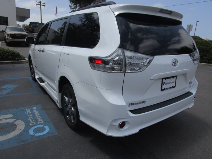 Used 2017 Toyota Sienna SE - BraunAbility Side Entry Entry In Floor Automatic Ramp
