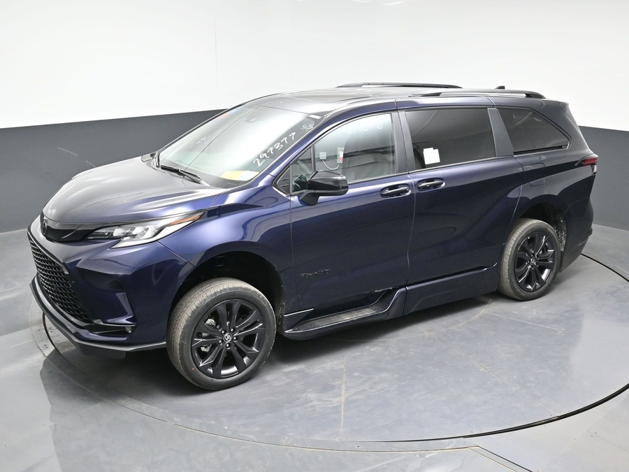 New 2026 Toyota Sienna Hybrid XSE Sport - BraunAbility Side Entry Entry Fold Out Automatic Ramp