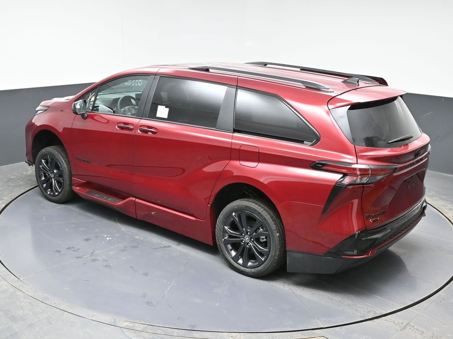 New 2025 Toyota Sienna Hybrid XSE Sport - BraunAbility Side Entry Entry Fold Out Automatic Ramp