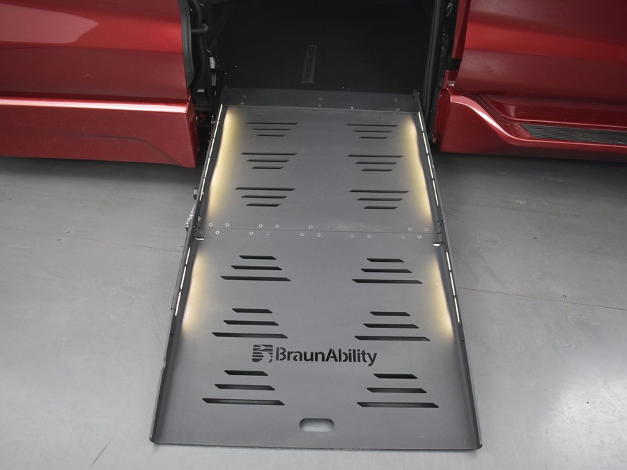 New 2025 Toyota Sienna Hybrid XLE Plus - BraunAbility Side Entry Entry Fold Out Automatic Ramp