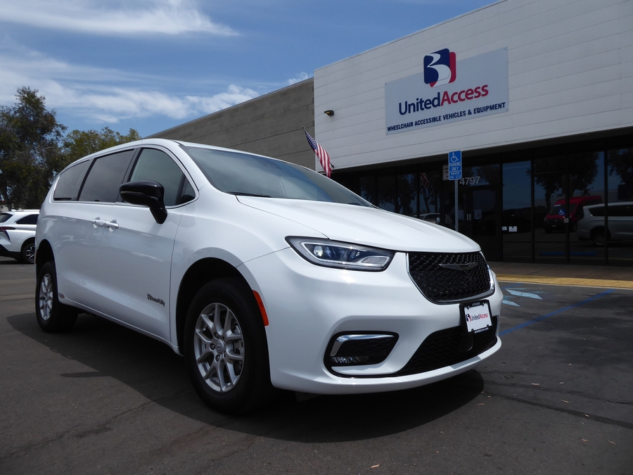 Used 2025 Chrysler Pacifica Select Safety - BraunAbility Rear Entry Fold Out Manual Ramp