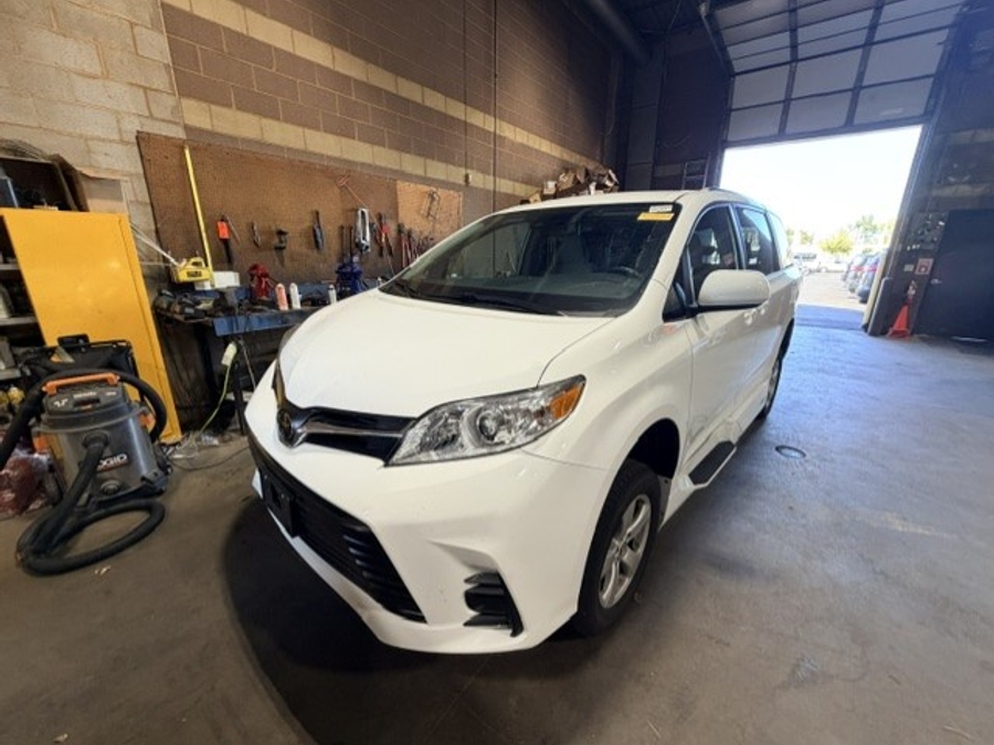 White Toyota Sienna image number 1