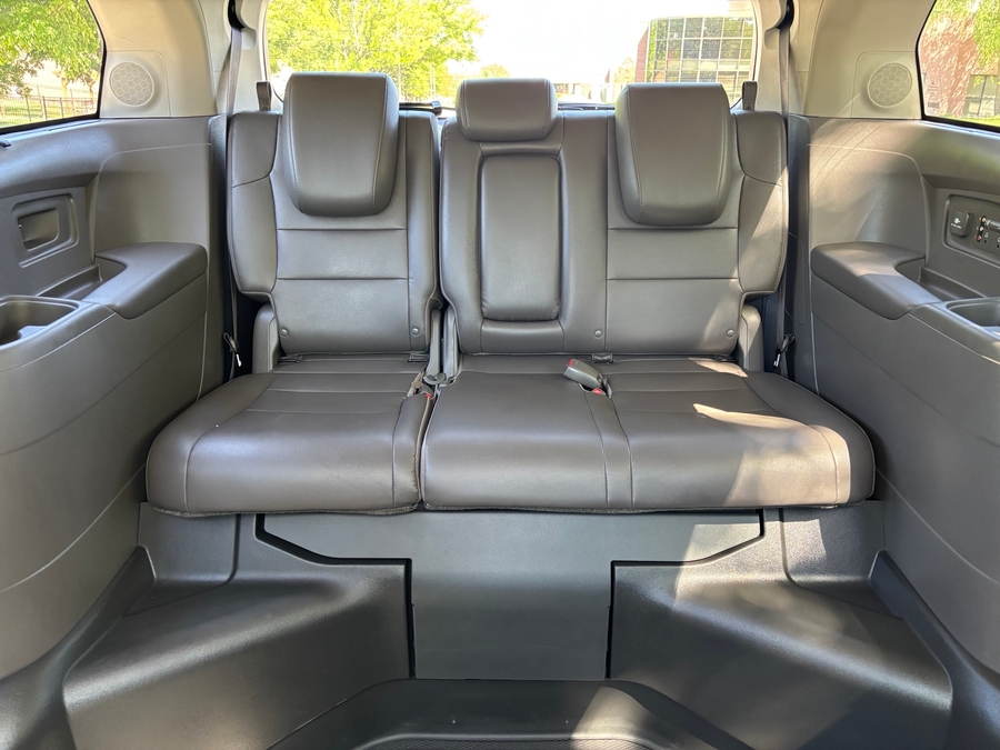 Used 2015 Honda Odyssey Touring Elite - VMI Side Entry Entry In Floor Automatic Ramp